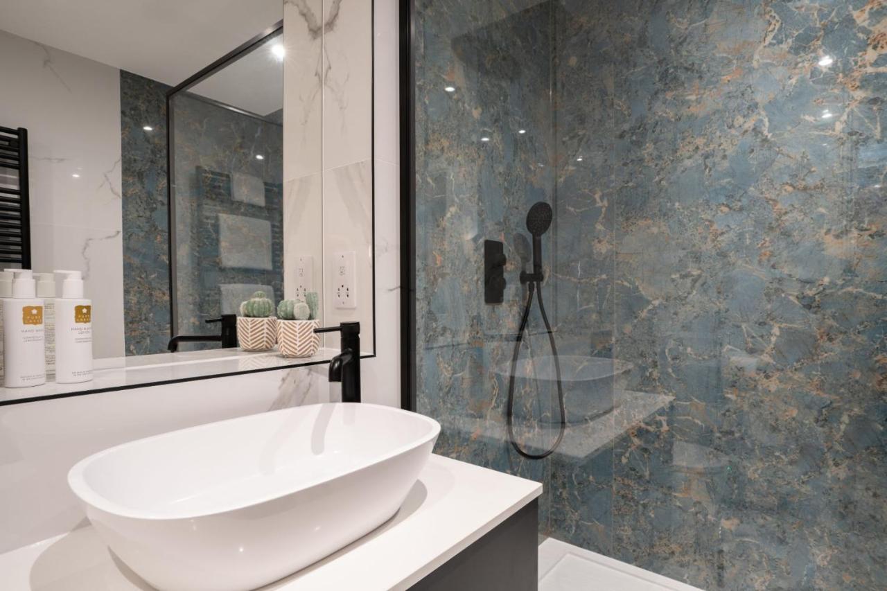 Brand New - Contemporary - 2 Bedroom - 2 Bathroom - Spacious Apartment - Lake Views Ambleside Extérieur photo
